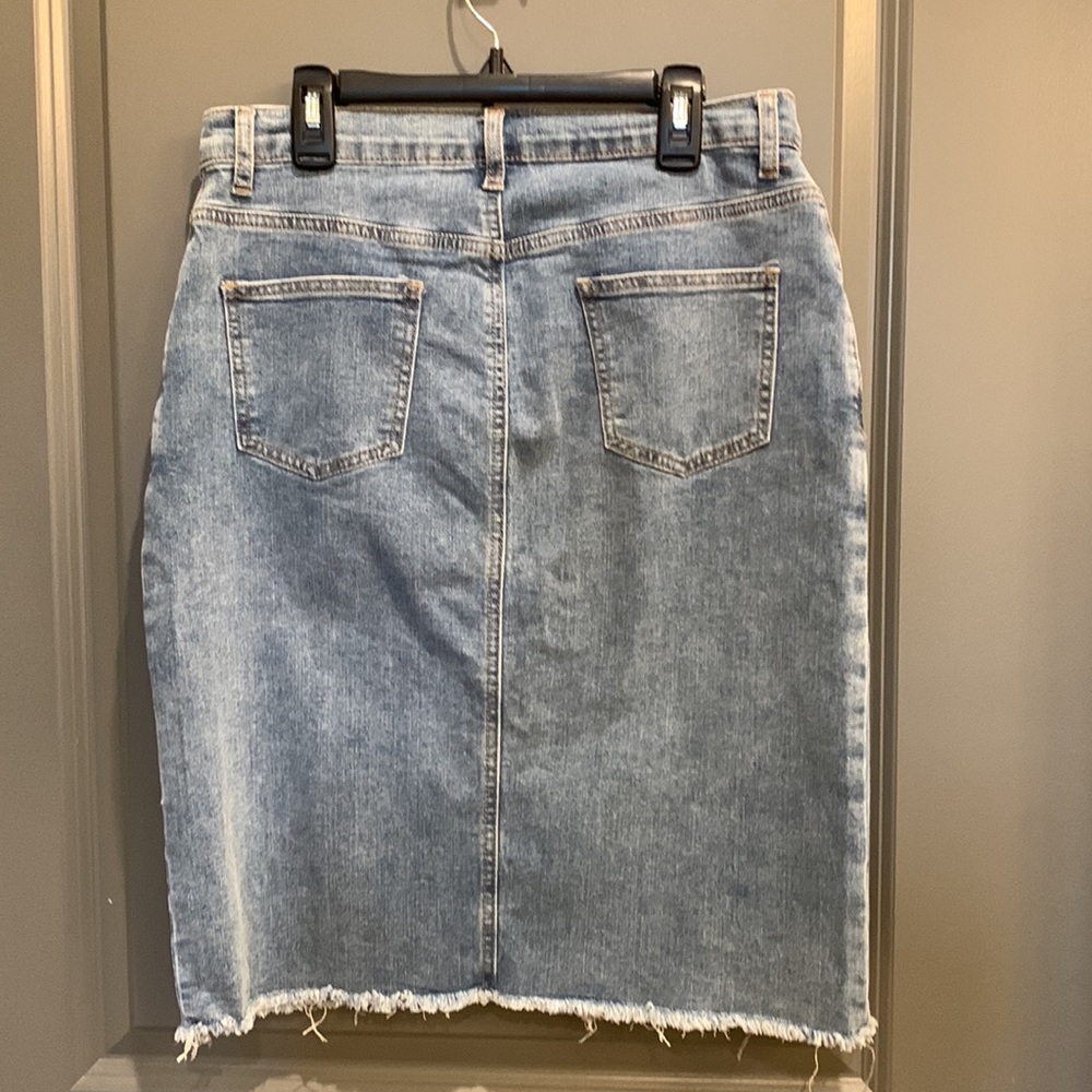 Happily Grey frayed Denim skirt NWT - Picture 5 of 6